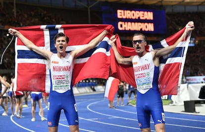 Jakob y Henrik Ingebrigtsen celebran sus medallas de oro y plata en el 5.000.