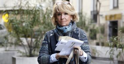 Esperanza Aguirre llega al comité ejecutivo del PP celebrado ayer en la calle Génova.