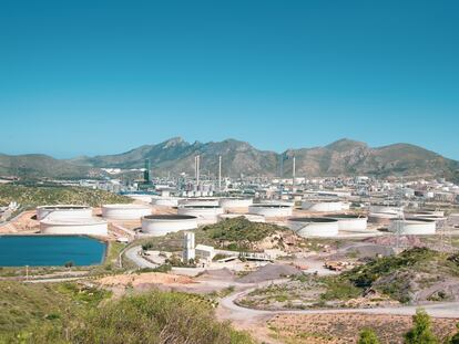 Vista de la refinería de Repsol en Cartagena (Murcia), donde Repsol ha empezado a producir hidrógeno renovable a partir de biometano.