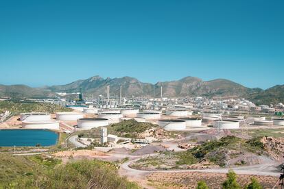 Vista de la refinería de Repsol en Cartagena (Murcia), donde Repsol ha empezado a producir hidrógeno renovable a partir de biometano.