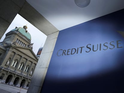 Una sucursal de Credit Suisse junto al parlamento federal, en Berna (Suiza).