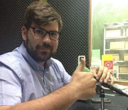 El candidato Borja Terrés durante una intervención radiofónica.