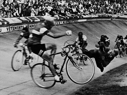 El ciclista André Darrigade choca en 1958 contra un empleado que invadió la pista del Parque de los Príncipes