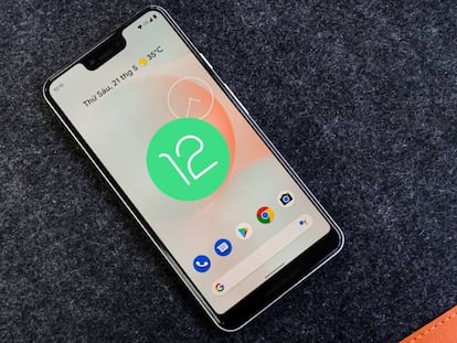 Smartphone con Android 12 instalado.