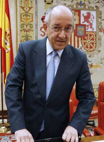 Fernández Ordóñez, en la comisión de Presupuestos del Congreso.