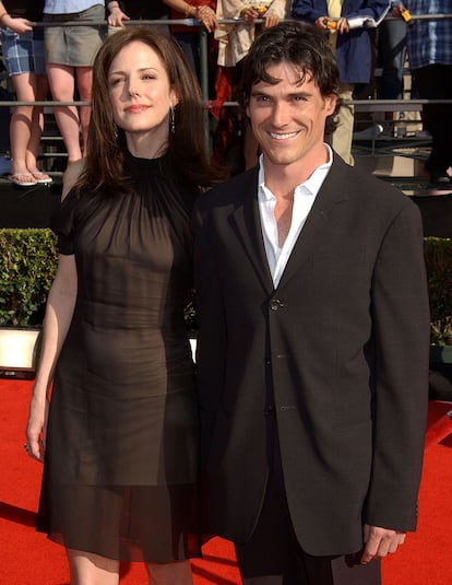 Billy Crudup y Mary-Louise Parker.

Dos meses antes de dar a luz, a la protagonista de Weeds la abandonó su pareja durante los anteriores nueve años, el también actor Billy Crudup, para mantener una relación con Claire Danes –se enamoraron durante un rodaje en el que coincidieron–.

Parker dedicaría, 12 años después en su libro epistolar Dear Mr. You, una carta al taxista que la llevó al hospital cuando dio a luz. Al parecer la actriz le gritó al comprobar que el conductor se había perdido de camino al paritorio: "¿Estoy sola. Lo ve? Estoy embarazada y sola. Me duele hasta respirar, estoy intentando sobrellevarlo pero estoy sola cada noche y cada mañana y nadie, nadie me ayuda. Siento haberle gritado pero es que no me puedo ni atar los zapatos".

 