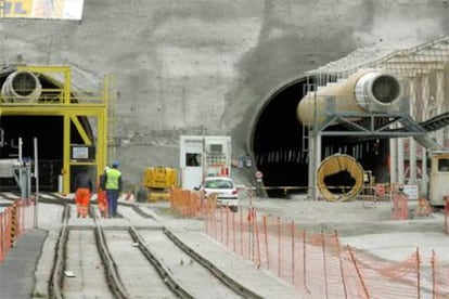 Boca del túnel ferroviario bajo el cerro de San Pedro.