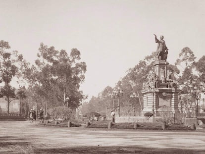 Monumento a Cristóbal Colón, creado por el artista Charles Cordier en 1877.
