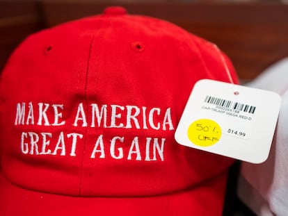 A loja de presentes da Casa Branca, em Washington DC, faz promoção com itens alusivos ao presidente Donald Trump, em 16 de novembro.