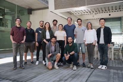 The Center for Genomic Regulation team, with André Faure (kneeling left), Albert Escobedo (squatting), Chenchun Weng (right) and Ben Lehner (center, in blue shirt).