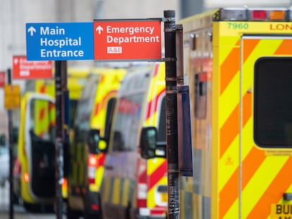 Ambulancias a las puertas del Royal London Hospital el pasado 29 de diciembre.