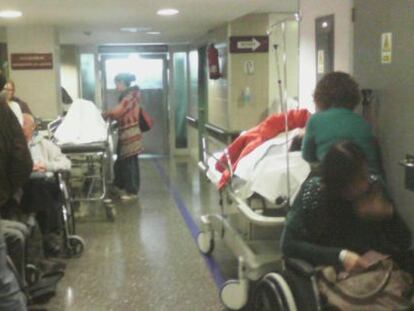 Pasillos de urgencias en el hospital Meixoeiro de Vigo, a finales de diciembre