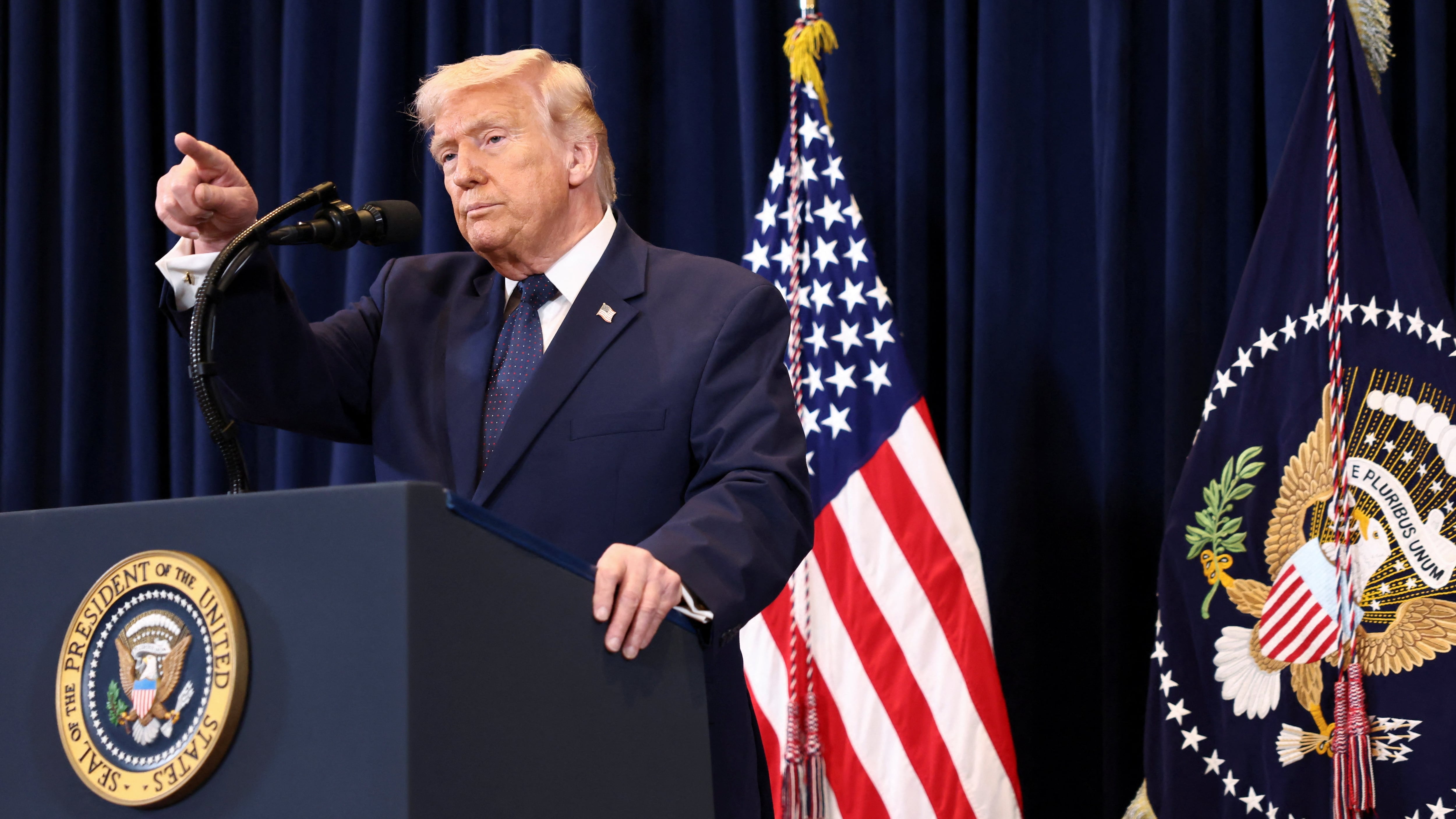 Trump da por “casi terminada” la guerra ante la escalada del petróleo