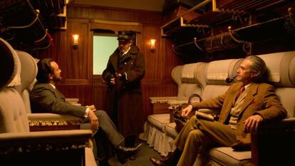 Fotograma de 'Holmes & Watson. Madrid Days', de José Luis Garci.