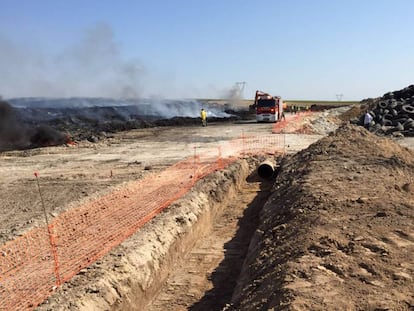 Trabajos junto al incendio de Sese&ntilde;a. 