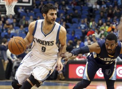 Rubio esquiva a Conley, de Memphis.
