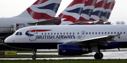 Avione estacionados de British Airways, propiedad de IAG.