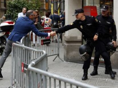 El Ejército envía literas, cocinas, duchas y taquillas a Barcelona para las Fuerzas de Seguridad del Estado