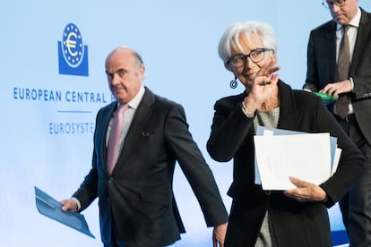 Luis de Guindos, vicepresidente del BCE, y la presidenta, Christine Lagarde, este jueves en Fráncfort.