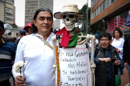El entonces senador Gustavo Bolívar durante una protesta en 2019