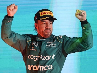 Sakhir (Bahrain), 05/03/2023.- Spanish Formula One driver Fernando Alonso of Aston Martin celebrates on the podium after the Formula One Grand Prix of Bahrain at the Bahrain International Circuit in Sakhir, Bahrain, 05 March 2023. (Fórmula Uno, Bahrein) EFE/EPA/Ali Haider
