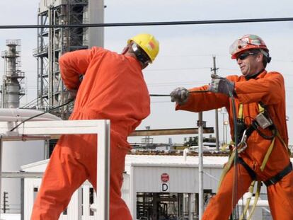 El círculo vicioso de los ‘frackers’: sufren en Bolsa la recuperación de su negocio