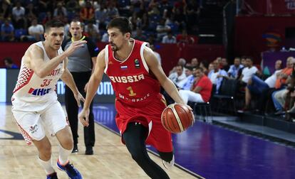 Shved, perseguido por Tomas en el Rusia-Croacia.