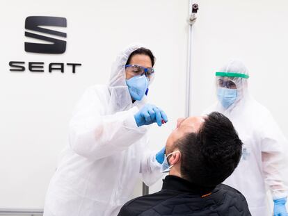 Seat hace tests a sus 15.000 empleados para detectar la covid-19 antes de empezar a producir