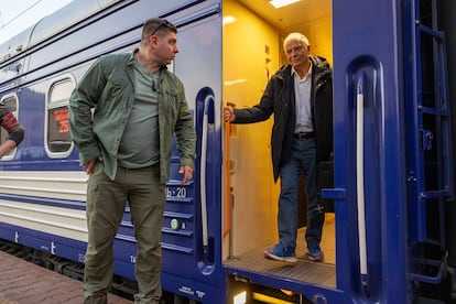 Borrell llegaba a la estación de Kiev el domingo, en una fotografía distribuida por la Comisión Europea. 