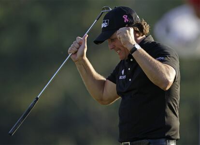 Phil Mickelson celebra su triunfo en Augusta en 2010. El californiano estaba entonces jugando su mejor golf y se ha convertido a lo largo de los últimos meses en el más serio aspirante para conseguir arrebatar a Tiger el número uno mundial. Sin embargo, ha desperdiciado todas las oportunidades que se le han presentado.