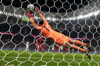 Gareth Bale marca de penalti contra Estados Unidos.