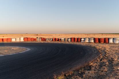  Campos de Castilla en la carrera de coches de Villaverde de Medina (Valladolid). 