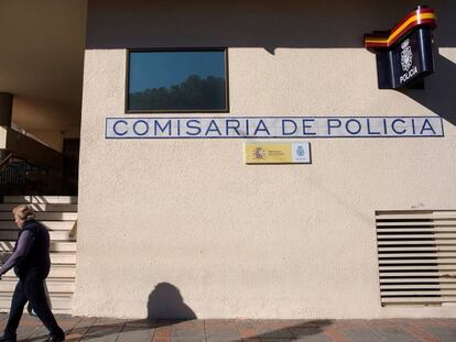Fachada de la comisaría de Fuengirola, en una imagen de archivo.
