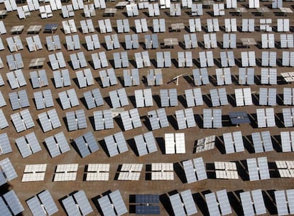 Los paneles solares, como los de la central de Tabernas en Almería, serán fabricados con grafeno a partir del año que viene.