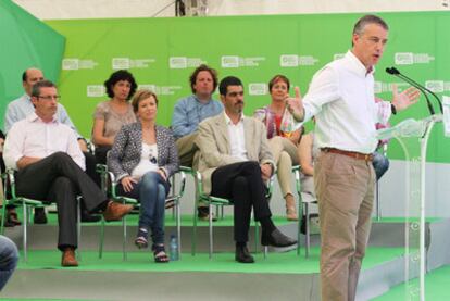 Iñigo Urkullu se dirige al público en el acto electoral de ayer en San Sebastián.