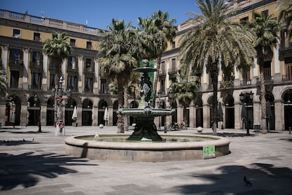 La plaza Reial de Barcelona, prácticamente vacía por el confinamiento.