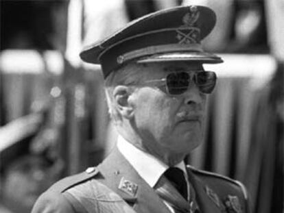 El teniente general José Gabeiras, durante el desfile de las Fuerzas Armadas en 1981.
