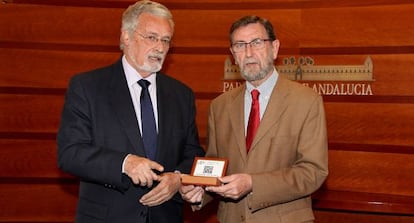 Jes&uacute;s Maeztu y Manuel Gracia, este lunes en el Parlamento.