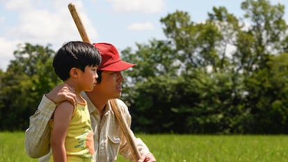 Steven Yeun y Alan S. Kim en 'Minari', de Lee Isaac Chung.