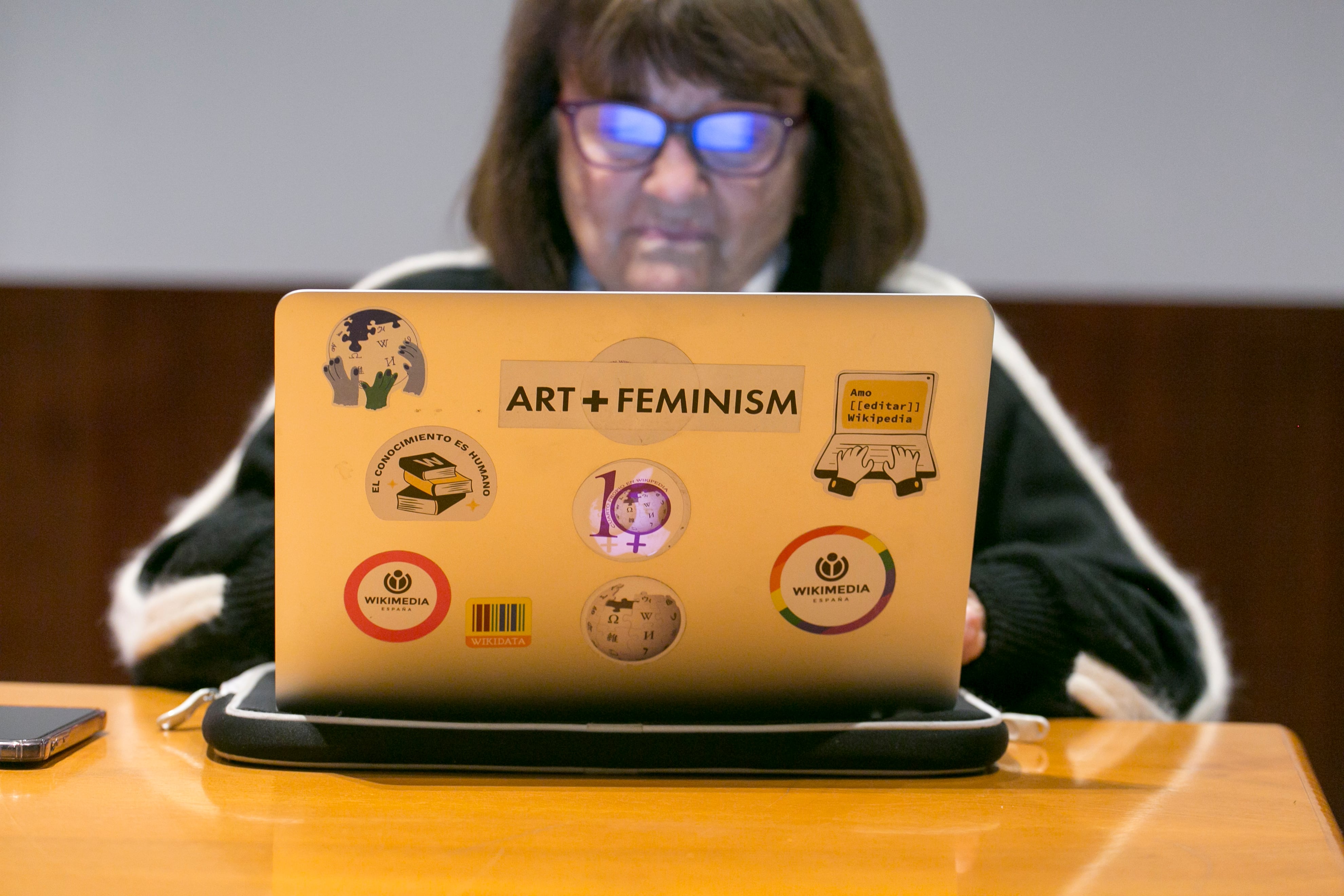 Cuarto Propio en Wikipedia: las editoras que hacen justicia a las mujeres en internet desde hace más de una década 