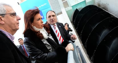 Fotograf&iacute;a cedida por la presidencia argentina. Cristina Fern&aacute;ndez durante la inauguraci&oacute;n de una planta depuradora en la localidad de Beraztegui, provincia de Buenos Aires. 