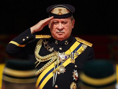 Malaysia's new king, Sultan Ibrahim Iskandar, greets the honor guard during a welcome ceremony at the national palace in Kuala Lumpur, on January 31, 2024.