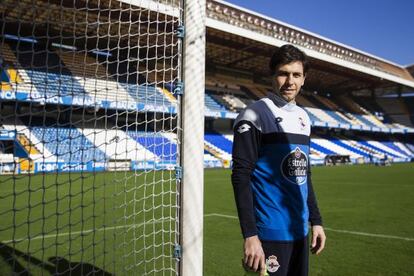 Germ&aacute;n Lux, bajo la porter&iacute;a de Riazor.