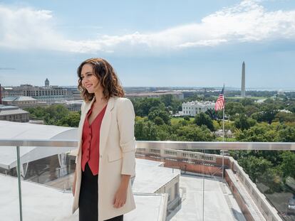 Isabel Díaz Ayuso posa ante la Casa Blanca, el pasado 29 de septiembre.