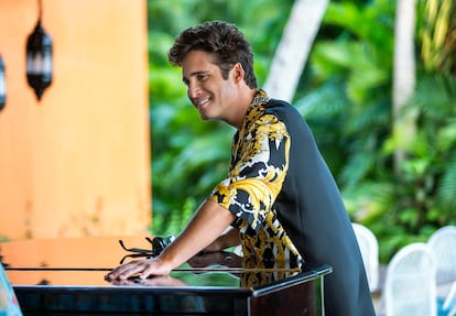 Diego Boneta como Luis Miguel