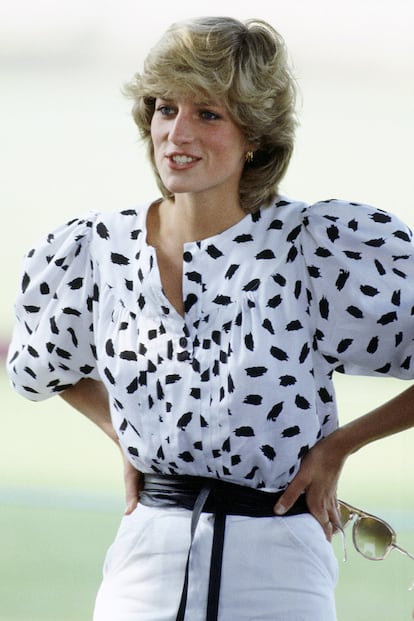Lady Di luciendo una blusa con manga jamón en los 80.