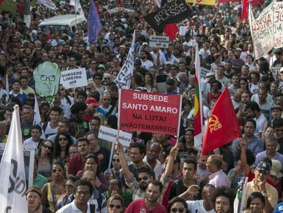 Professores em manifesta&ccedil;&atilde;o nesta sexta.