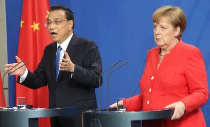 Li Keqiang y Angela Merkel este viernes en Berlín.