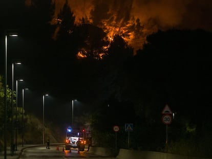 El incendio en Castellví de Rosanes y Martorell (Barcelona) sigue activo este miércoles.