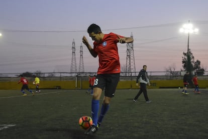 Algunos de los chicos eran jugadores de fútbol en sus lugares de origen y tienen intención de seguir jugando al fútbol cuando su país de preferencia acepte su solicitud de asilo.